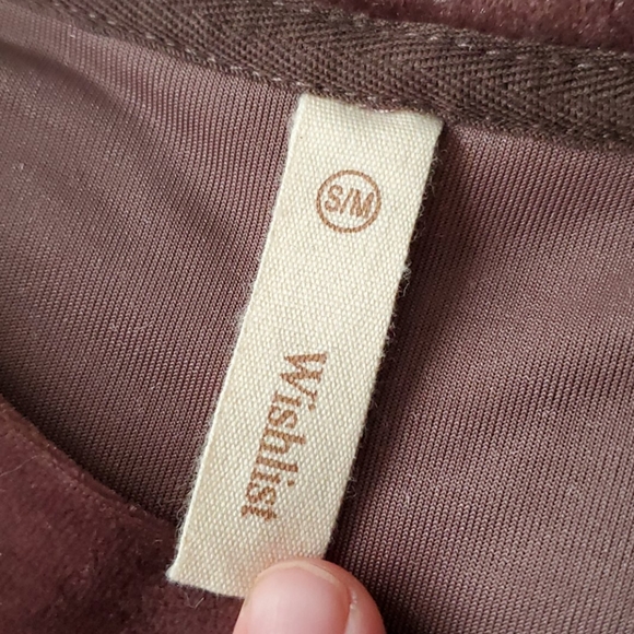 LOT OF 2 Crushed Velvet Relaxed Short Sleeve Tops - Picture 7 of 7